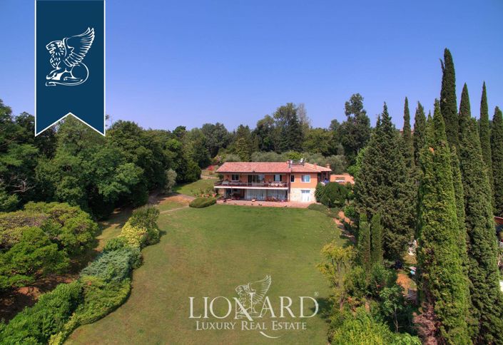 Image No.4-9 Bed Villa for sale