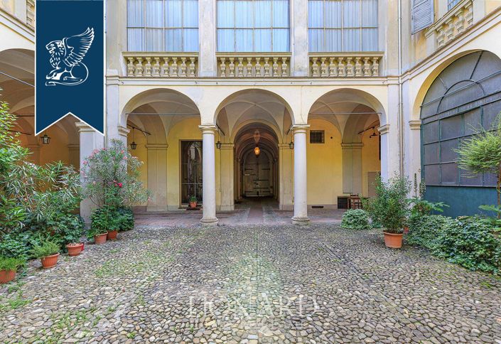 Image No.2-11 Bed Property for sale