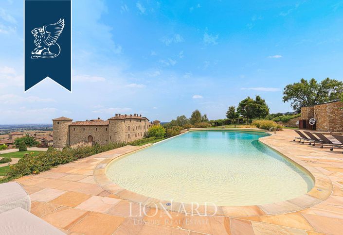 Image No.17-15 Bed Property for sale