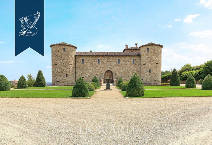 Image No.12-15 Bed Property for sale