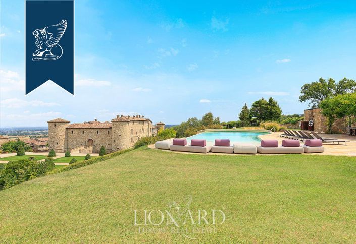 Image No.18-15 Bed Property for sale