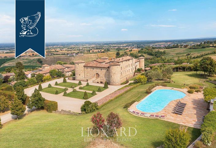 Image No.3-15 Bed Property for sale