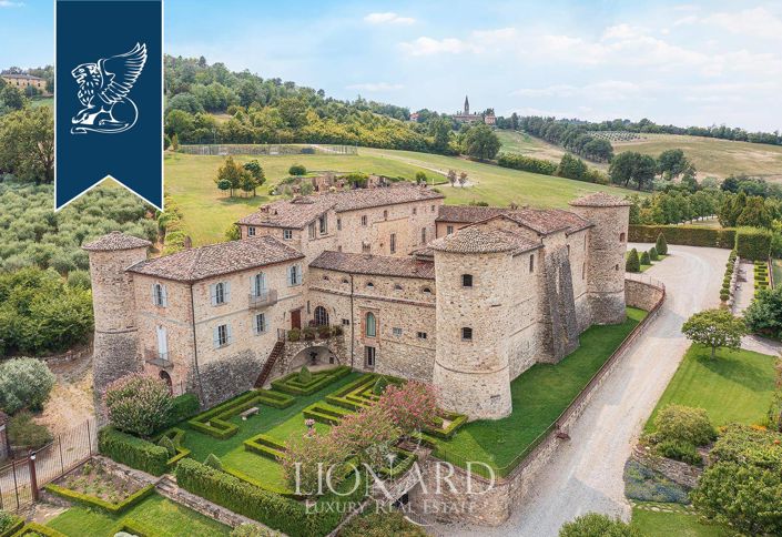 Image No.6-15 Bed Property for sale