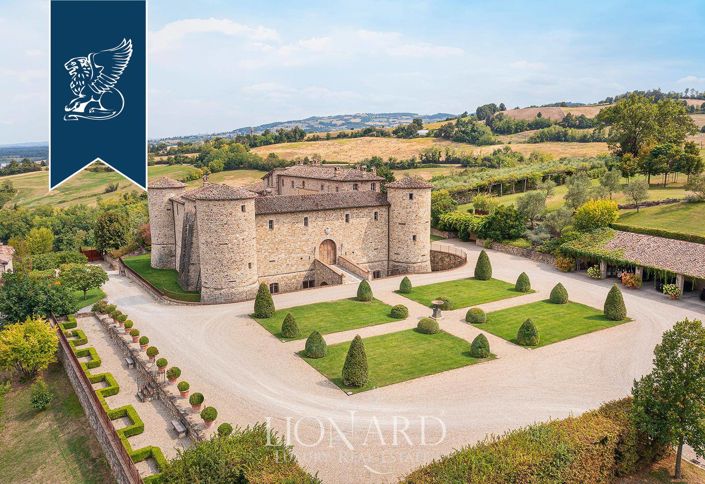 Image No.9-15 Bed Property for sale