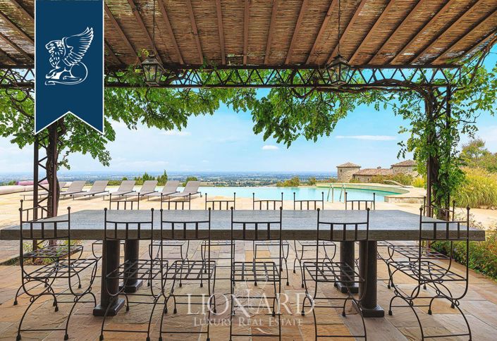 Image No.14-15 Bed Property for sale