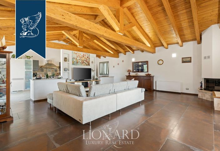 Image No.15-19 Bed Villa for sale