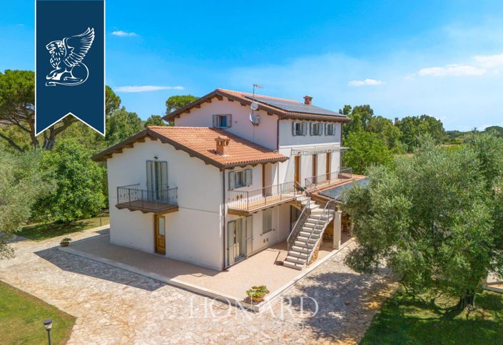 Image No.4-19 Bed Villa for sale