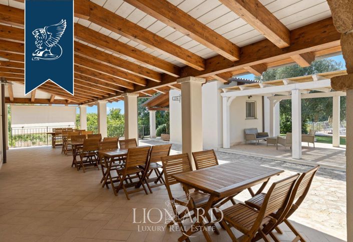 Image No.7-19 Bed Villa for sale