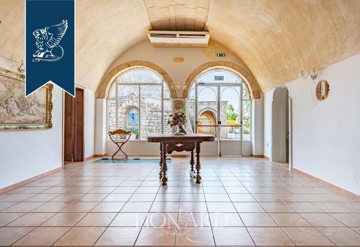 Image No.20-8 Bed Farmhouse for sale