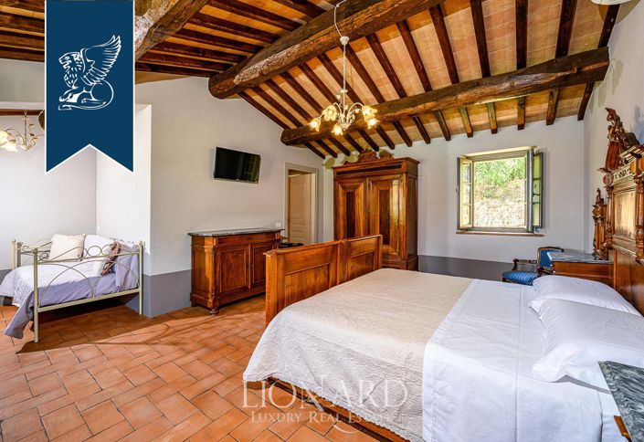 Image No.16-Ferme de 10 chambres à vendre à Montepulciano