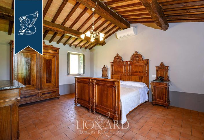 Image No.17-Ferme de 10 chambres à vendre à Montepulciano