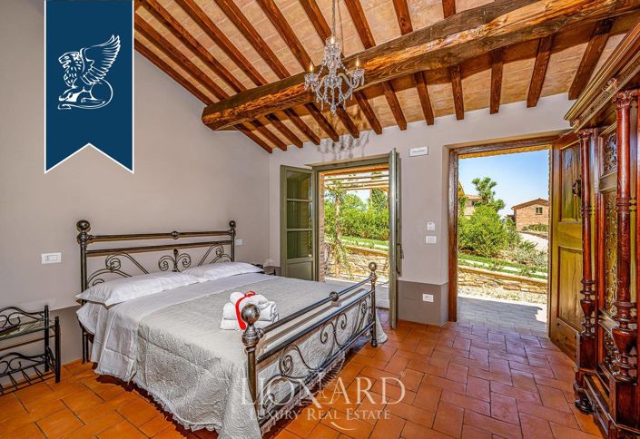 Image No.20-Ferme de 10 chambres à vendre à Montepulciano