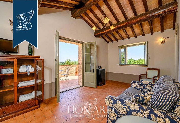 Image No.21-Ferme de 10 chambres à vendre à Montepulciano
