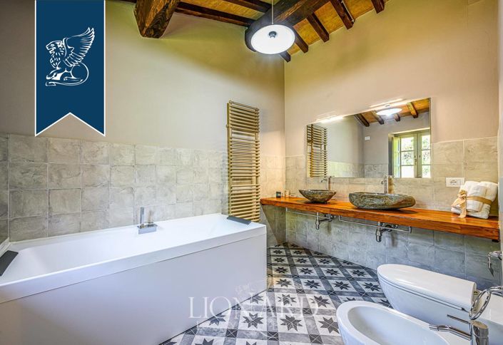 Image No.25-Ferme de 10 chambres à vendre à Montepulciano