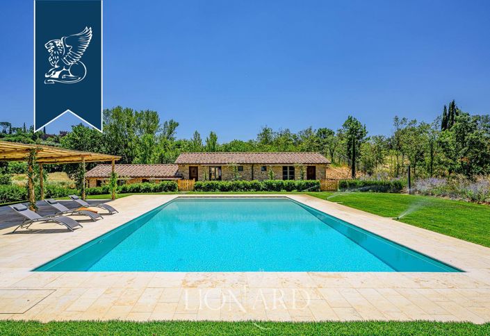 Image No.8-Ferme de 10 chambres à vendre à Montepulciano