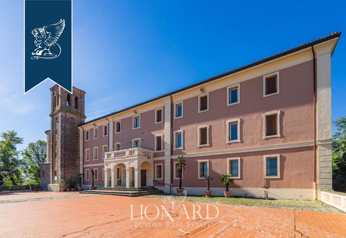 Image No.10-38 Bed Property for sale