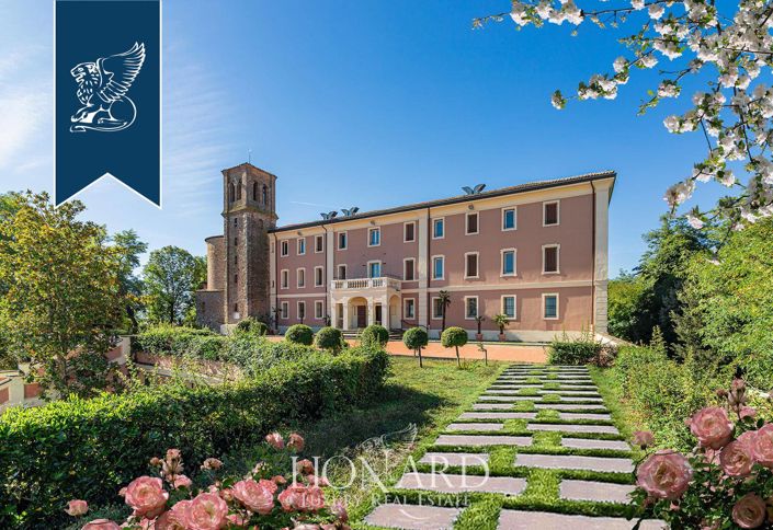 Image No.12-38 Bed Property for sale