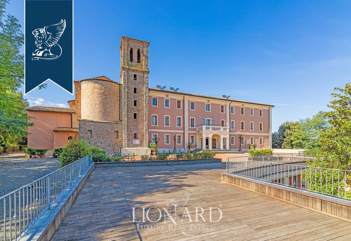 Image No.13-38 Bed Property for sale