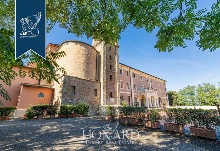 Image No.15-38 Bed Property for sale