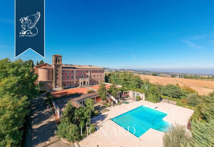 Image No.2-38 Bed Property for sale