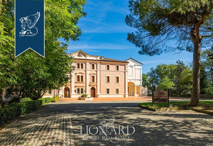 Image No.20-38 Bed Property for sale