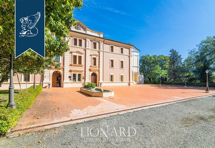 Image No.21-38 Bed Property for sale