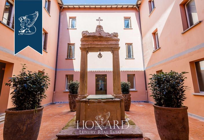 Image No.25-38 Bed Property for sale