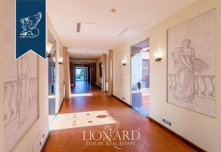 Image No.27-38 Bed Property for sale