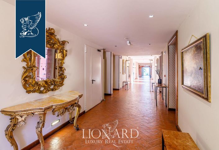 Image No.29-38 Bed Property for sale