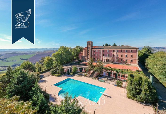 Image No.3-38 Bed Property for sale