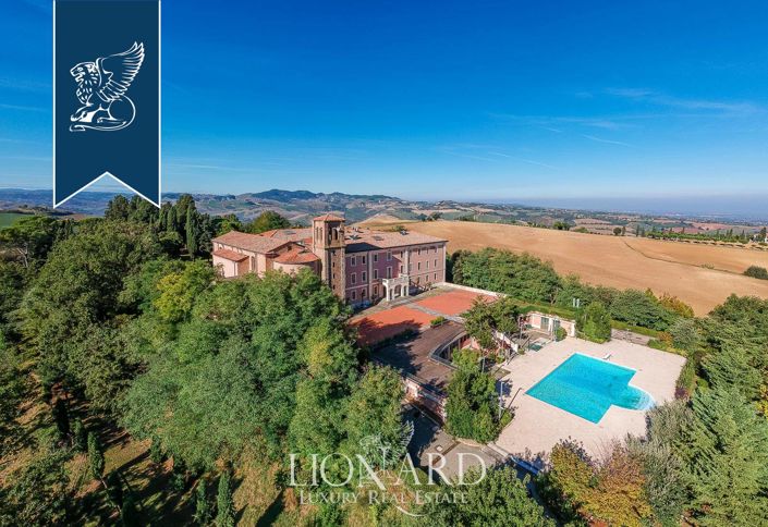 Image No.3-38 Bed Property for sale