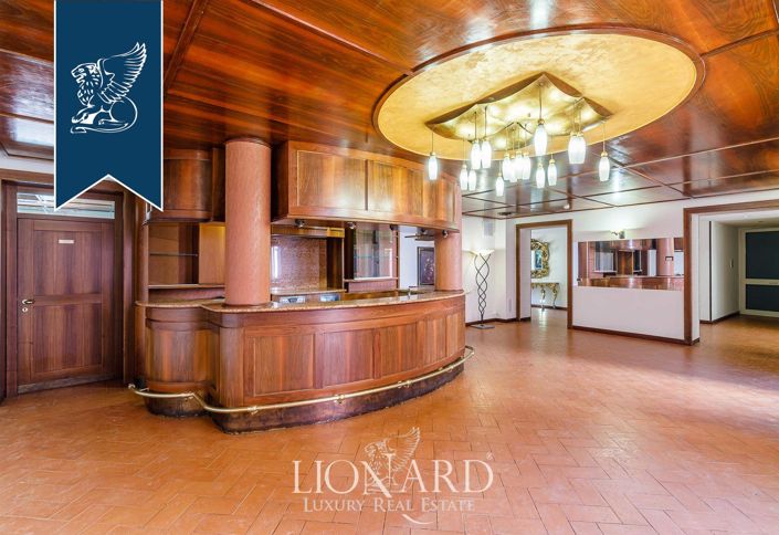 Image No.31-38 Bed Property for sale