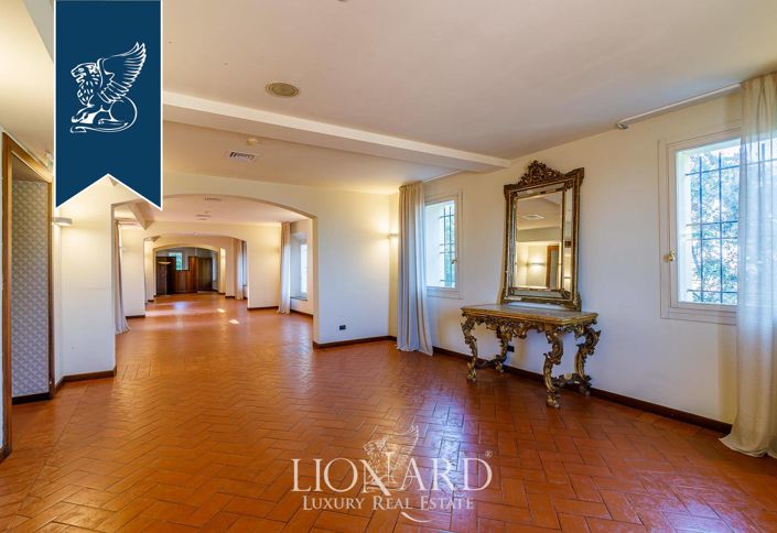 Image No.38-38 Bed Property for sale