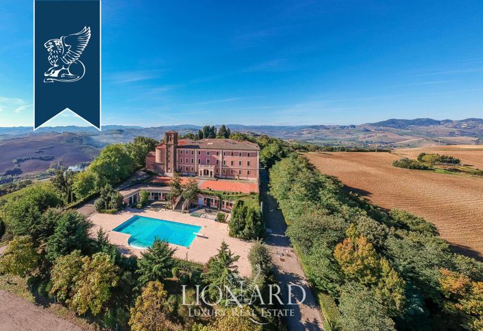 Image No.4-38 Bed Property for sale