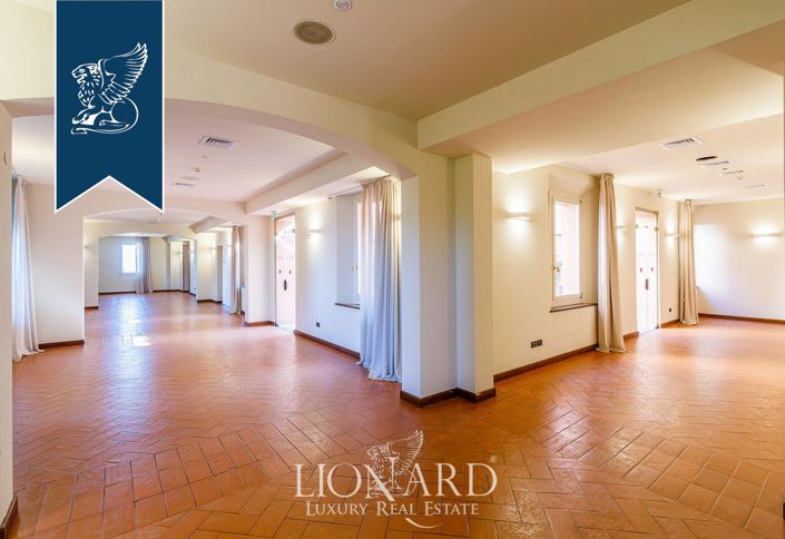 Image No.40-38 Bed Property for sale