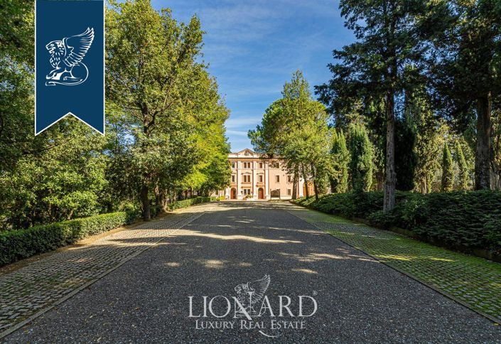 Image No.44-38 Bed Property for sale