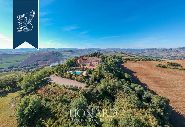 Image No.47-38 Bed Property for sale