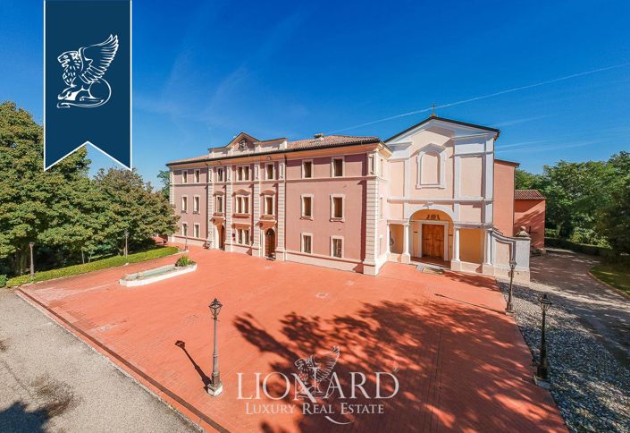 Image No.48-38 Bed Property for sale