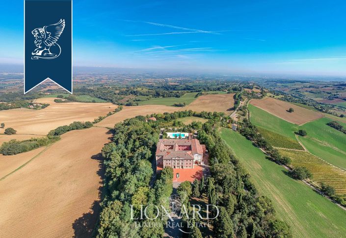 Image No.52-38 Bed Property for sale