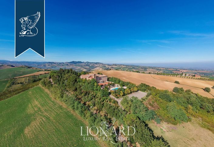 Image No.54-38 Bed Property for sale