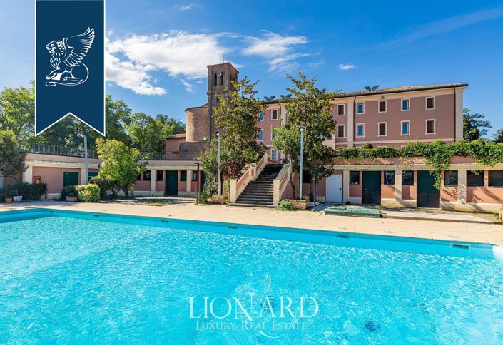 Image No.6-38 Bed Property for sale