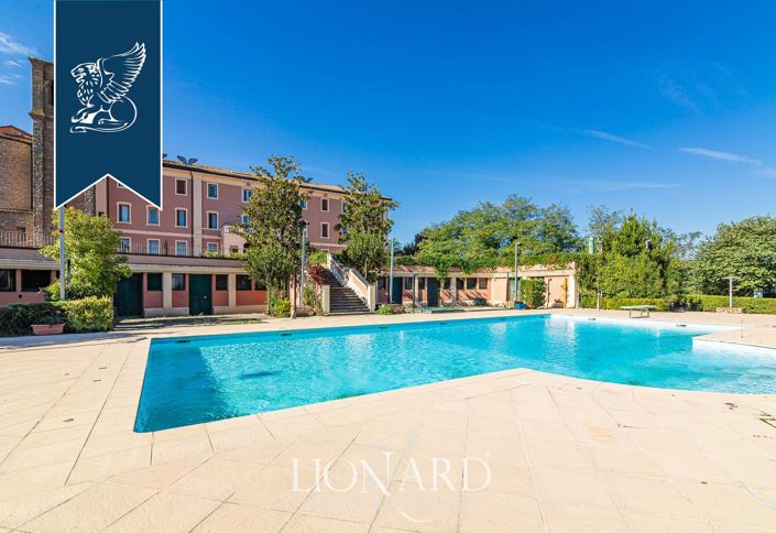 Image No.8-38 Bed Property for sale