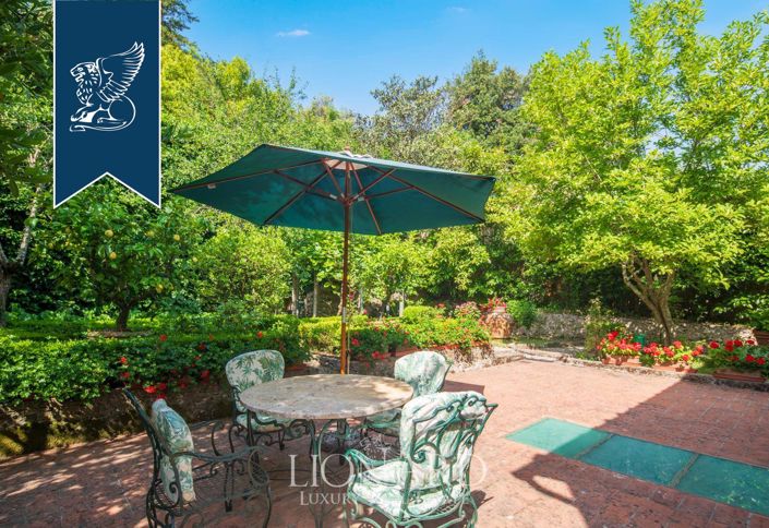 Image No.17-8 Bed Property for sale