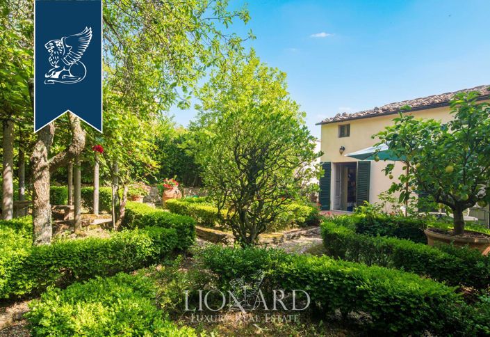 Image No.18-8 Bed Property for sale