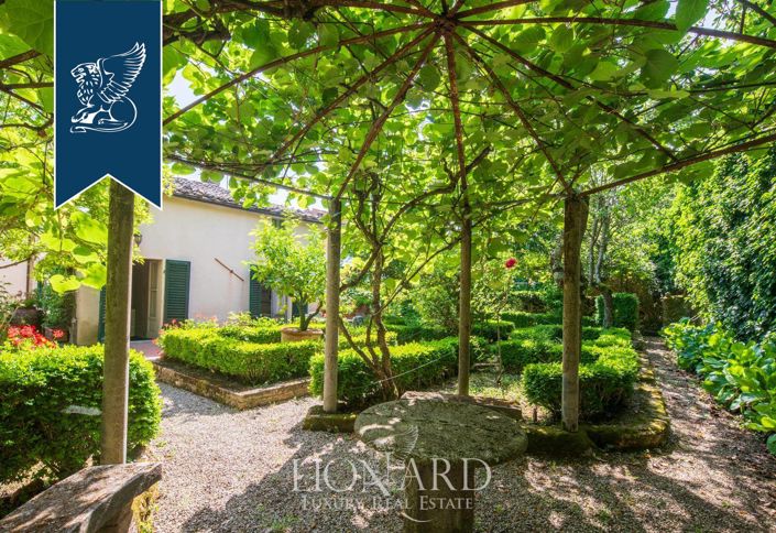 Image No.19-8 Bed Property for sale