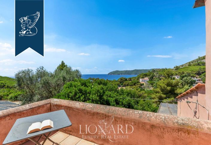 Image No.10-7 Bed Villa for sale