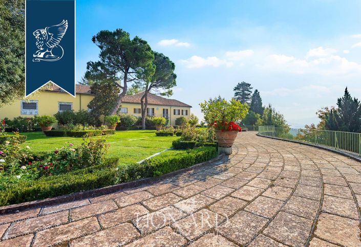 Image No.10-8 Bed Villa for sale