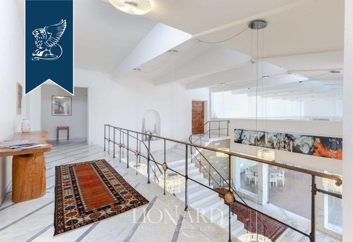 Image No.17-8 Bed Villa for sale