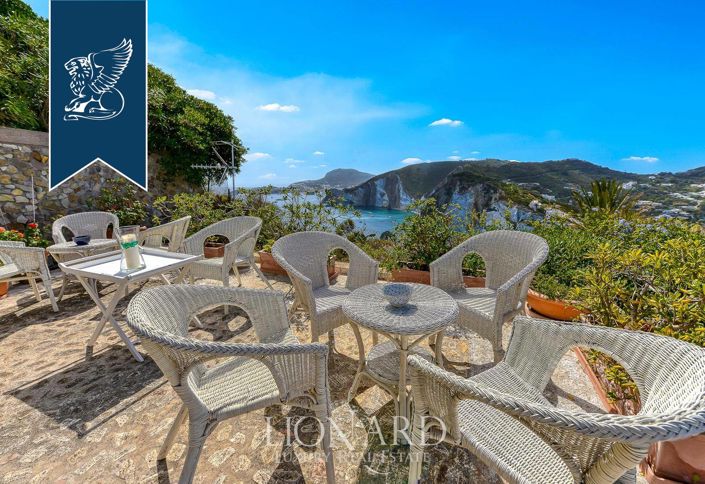 Image No.12-2 Bed Villa for sale