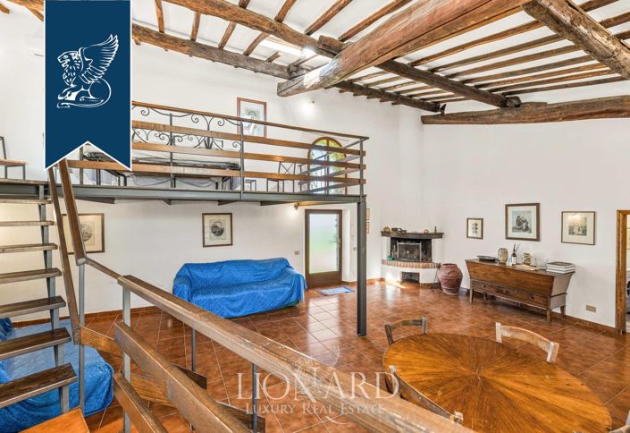 Image No.18-13 Bed Farmhouse for sale